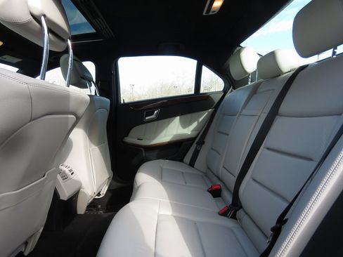 Used 2013 Mercedes-Benz E 350 4MATIC Sedan image 19