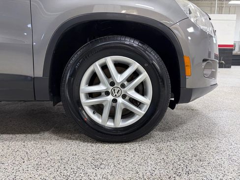 Used 2011 Volkswagen Tiguan S image 15