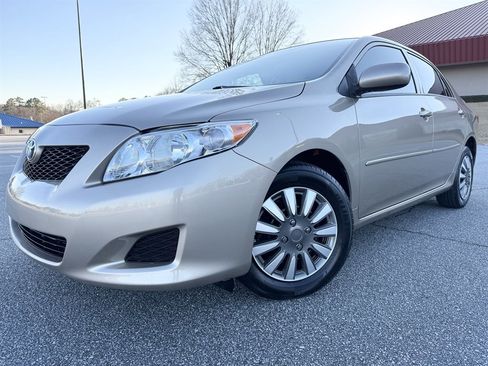 Used 2010 Toyota Corolla LE image 3