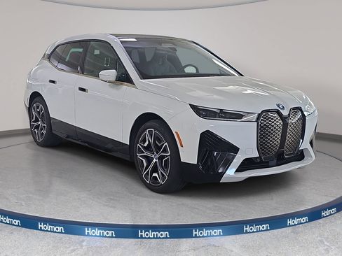 Used 2024 BMW iX xDrive50 w/ Premium Package AWD/4WD image 4