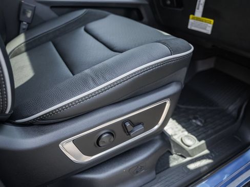 New 2026 RAM 1500 Laramie AWD/4WD image 36