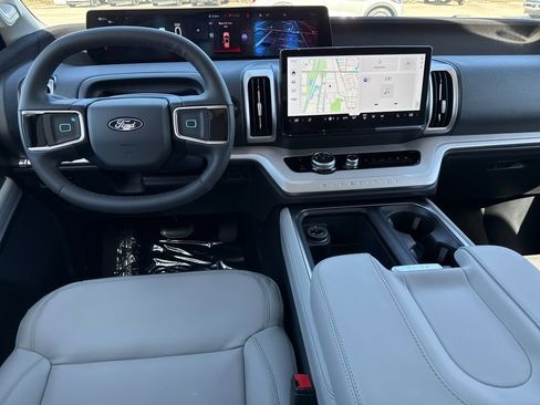 New 2026 Ford Expedition Active image 5