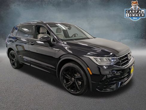 Used 2023 Volkswagen Tiguan SE R-Line image 3
