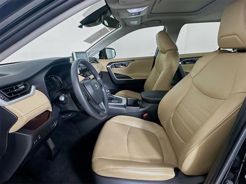 Used 2022 Toyota RAV4 Limited image 10