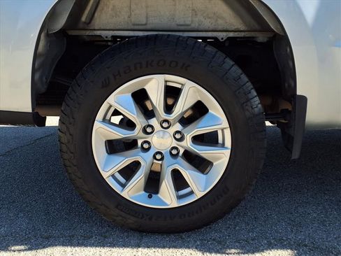 Used 2020 Chevrolet Silverado 1500 Custom w/ Custom Value Package image 4