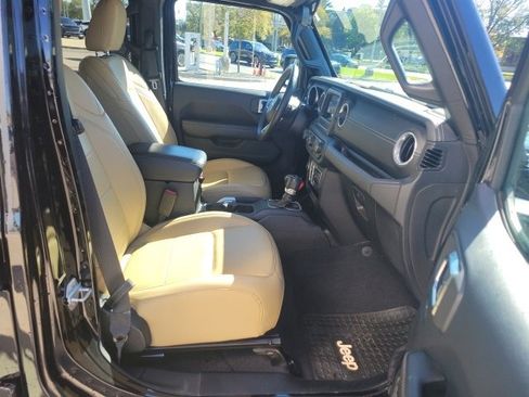 Used 2018 Jeep Wrangler Unlimited Sahara image 24