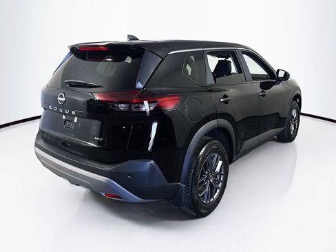 Used 2023 Nissan Rogue S image 5