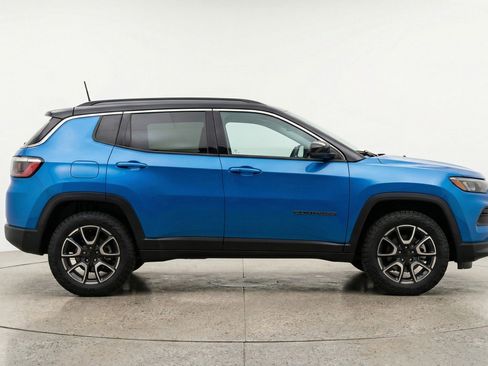 Used 2025 Jeep Compass Trailhawk image 11