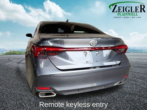 Used 2019 Toyota Avalon XLE w/ Moonroof Package FWD image 4