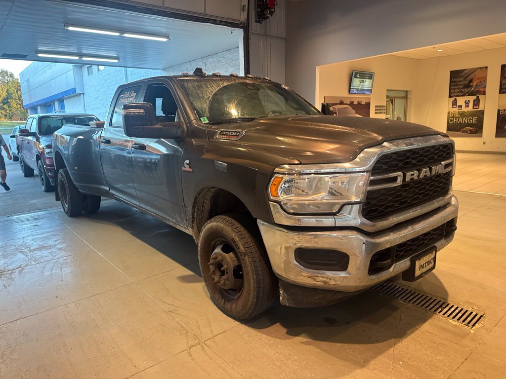 Used 2024 RAM 3500 Tradesman w/ Chrome Appearance Group AWD/4WD image 4