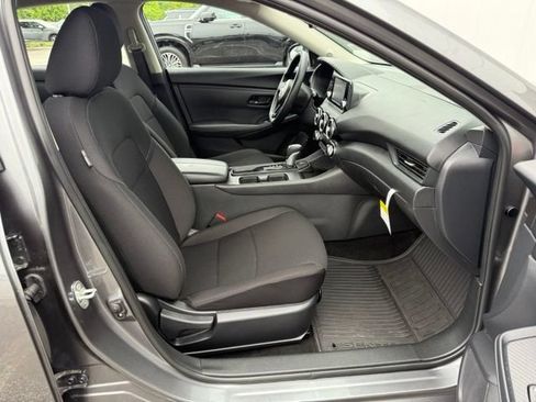 Certified 2025 Nissan Sentra S FWD image 27