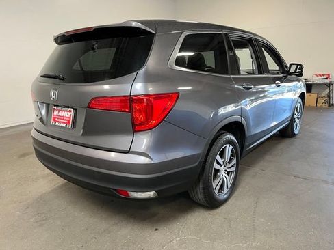 Used 2017 Honda Pilot EX image 3