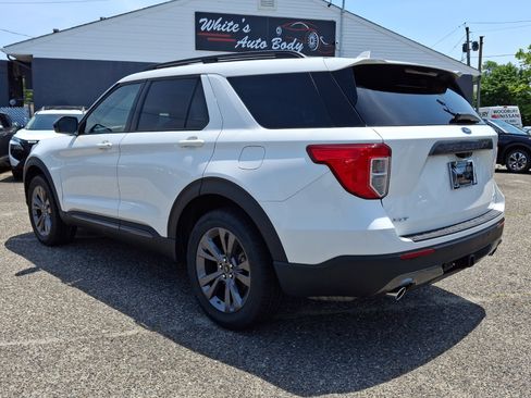 Used 2023 Ford Explorer XLT w/ Equipment Group 202A AWD/4WD image 4