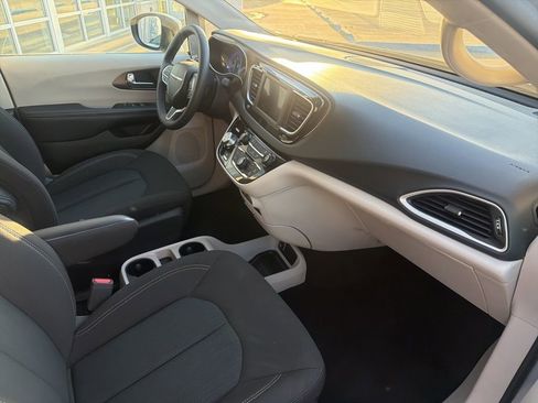 Used 2023 Chrysler Voyager LX image 26