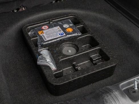 Used 2025 Jeep Compass Limited AWD/4WD image 25