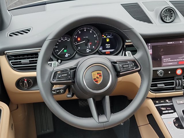 Used 2026 Porsche Macan AWD/4WD image 28