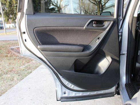 Used 2017 Subaru Forester 2.5i Premium w/ All-Weather Package image 28