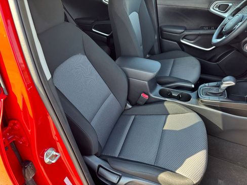 Used 2025 Kia Soul LX w/ LX Technology Package image 34