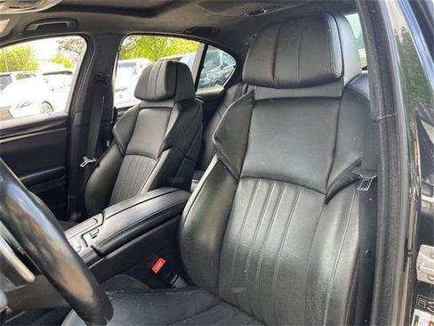 Used 2013 BMW M5 Base image 12