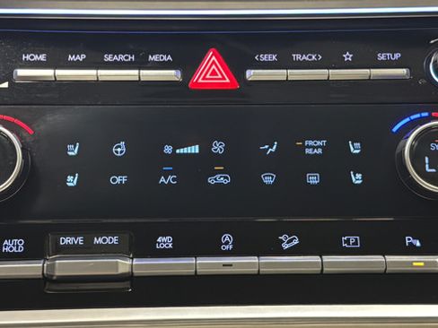 Used 2025 Hyundai Santa Fe Calligraphy AWD/4WD image 18