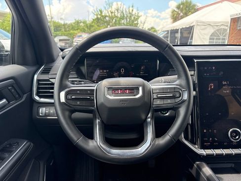 Used 2026 GMC Acadia Elevation w/ Elevation Premium Package FWD image 24
