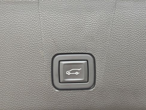 Used 2023 Chevrolet Traverse LT w/ Rear Camera Mirror Package AWD/4WD image 16