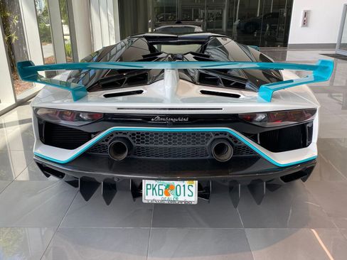 Used 2021 Lamborghini Aventador SVJ image 3