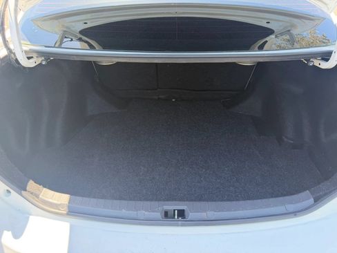Used 2012 Toyota Corolla L FWD image 18
