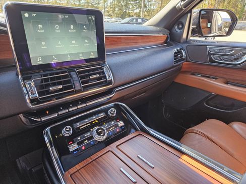 Used 2019 Lincoln Navigator Reserve image 20