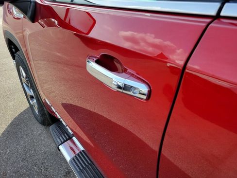 New 2026 GMC Sierra 1500 SLT image 10