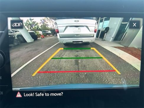 Used 2025 Volkswagen Taos SE image 18