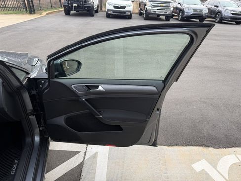 Used 2018 Volkswagen Golf S image 16