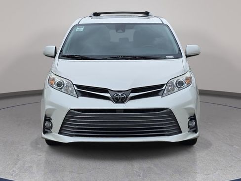 Used 2019 Toyota Sienna XLE w/ XLE Navigation Package image 3