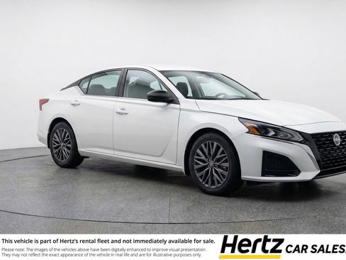 Used 2025 Nissan Altima 2.5 SV image 1