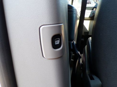 Used 2018 Dodge Grand Caravan SXT w/ Rear Park Assist Package image 10