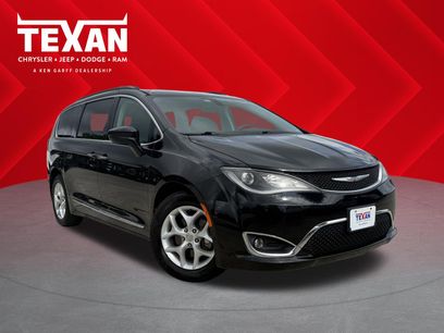 Used 2017 Chrysler Pacifica Touring-L w/ Tire & Wheel Group