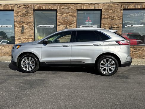 Used 2019 Ford Edge Titanium image 2