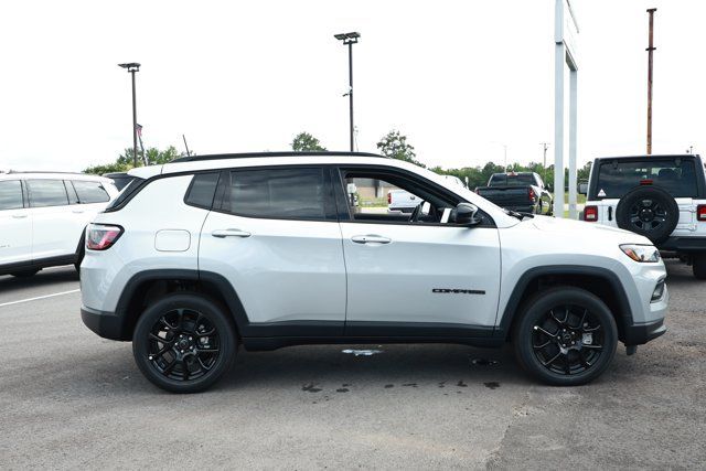 New 2026 Jeep Compass Latitude AWD/4WD image 4