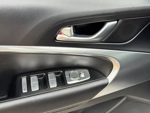 Used 2025 Genesis G70 2.5T RWD image 21