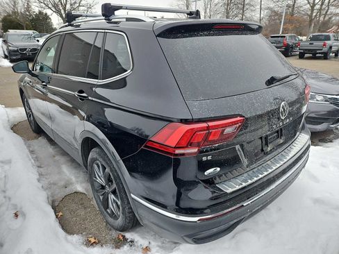 Used 2022 Volkswagen Tiguan SE w/ Panoramic Sunroof Package image 3