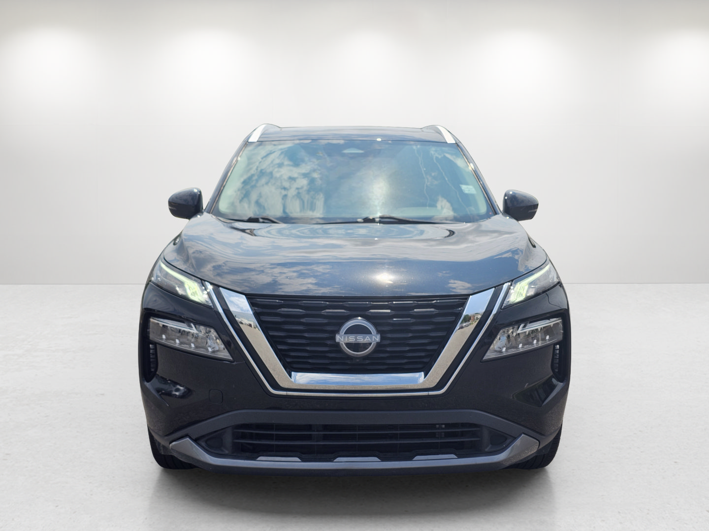 Used 2023 Nissan Rogue SL AWD/4WD image 2