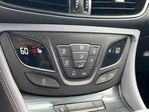 Used 2019 Buick Envision Essence w/ LPO, Road Trip Package FWD image 20