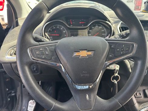 Used 2019 Chevrolet Cruze LT image 15
