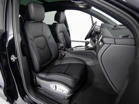 New 2026 Porsche Macan image 33