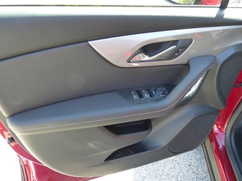 Used 2025 Chevrolet Blazer LT FWD image 19