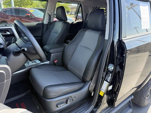 Used 2023 Toyota 4Runner SR5 Premium w/ Moonroof Package AWD/4WD image 18