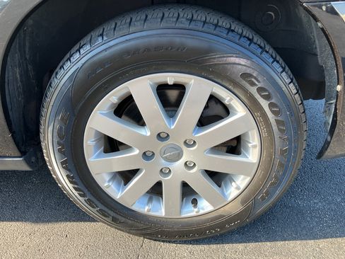 Used 2016 Chrysler Town & Country Touring FWD image 12