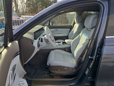 New 2026 Genesis GV70 2.5T Advanced image 11