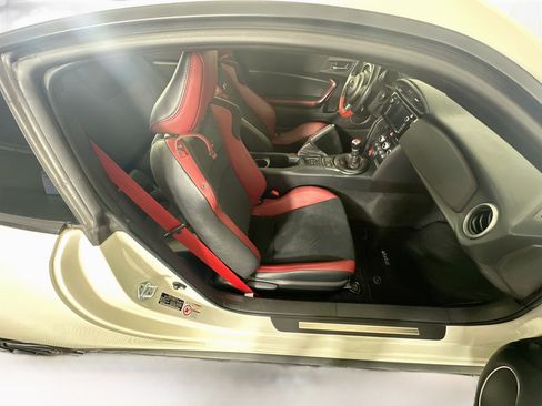 Used 2018 Subaru BRZ tS RWD image 26