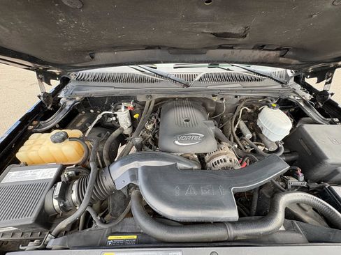 Used 2005 Chevrolet Avalanche Z71 w/ Preferred Equipment Group AWD/4WD image 33
